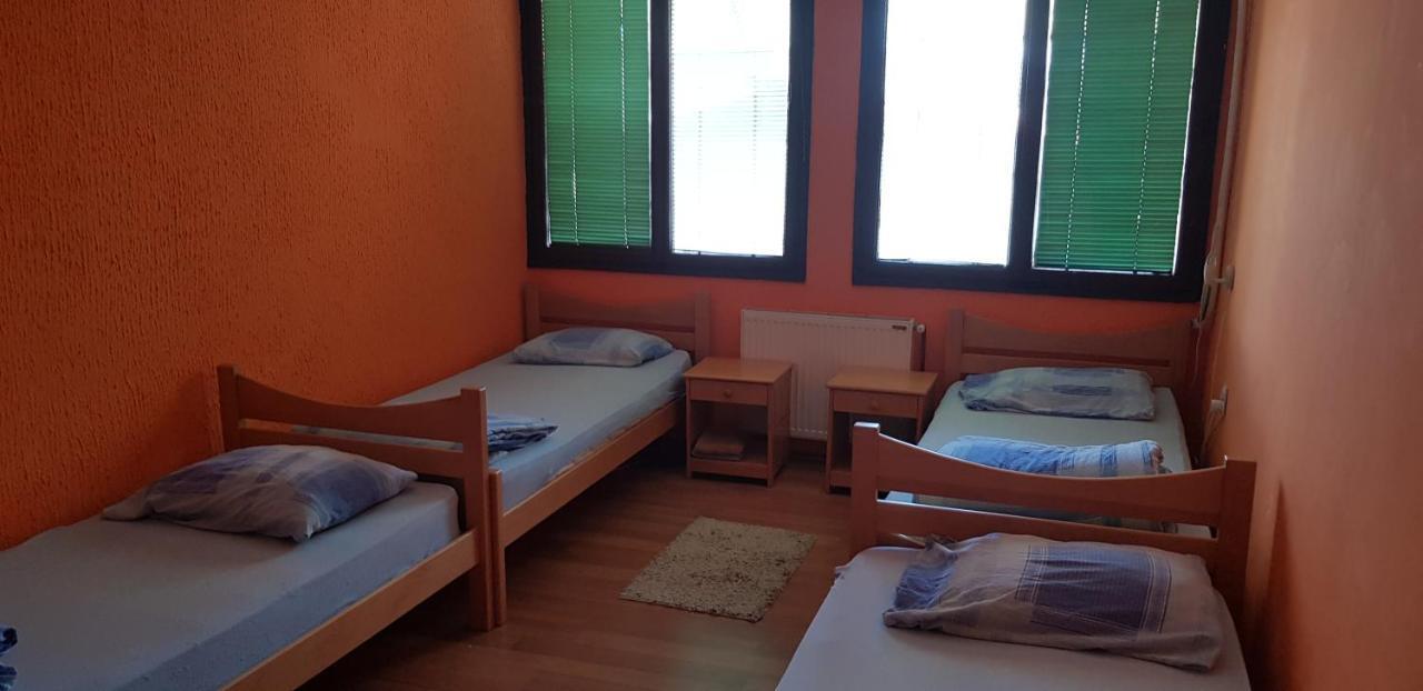 Hostel Av Palanka ภายนอก รูปภาพ